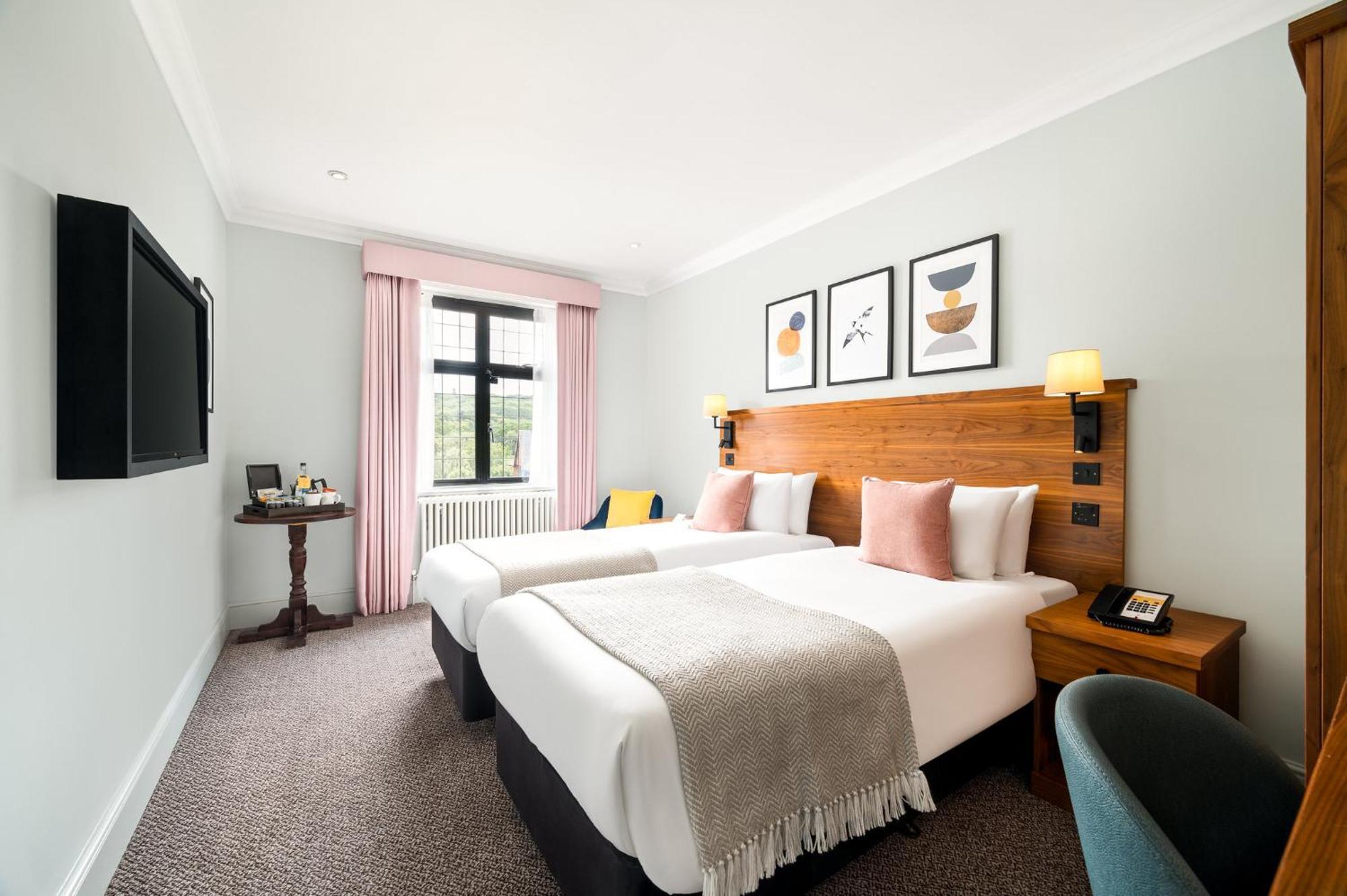 Voco Lythe Hill Hotel & Spa By Ihg Haslemere Exterior foto