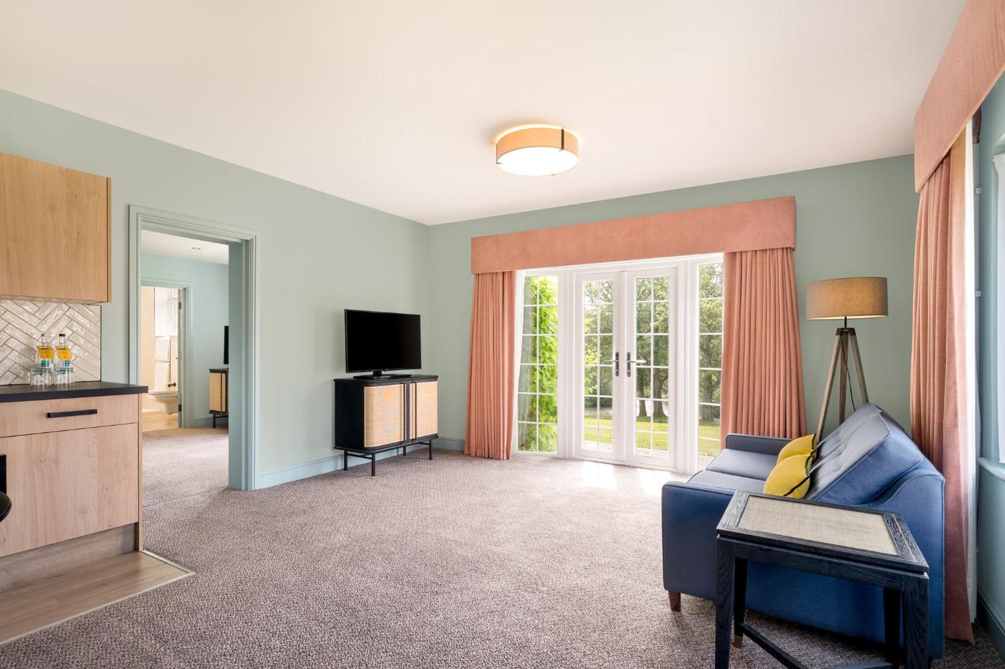 Voco Lythe Hill Hotel & Spa By Ihg Haslemere Exterior foto
